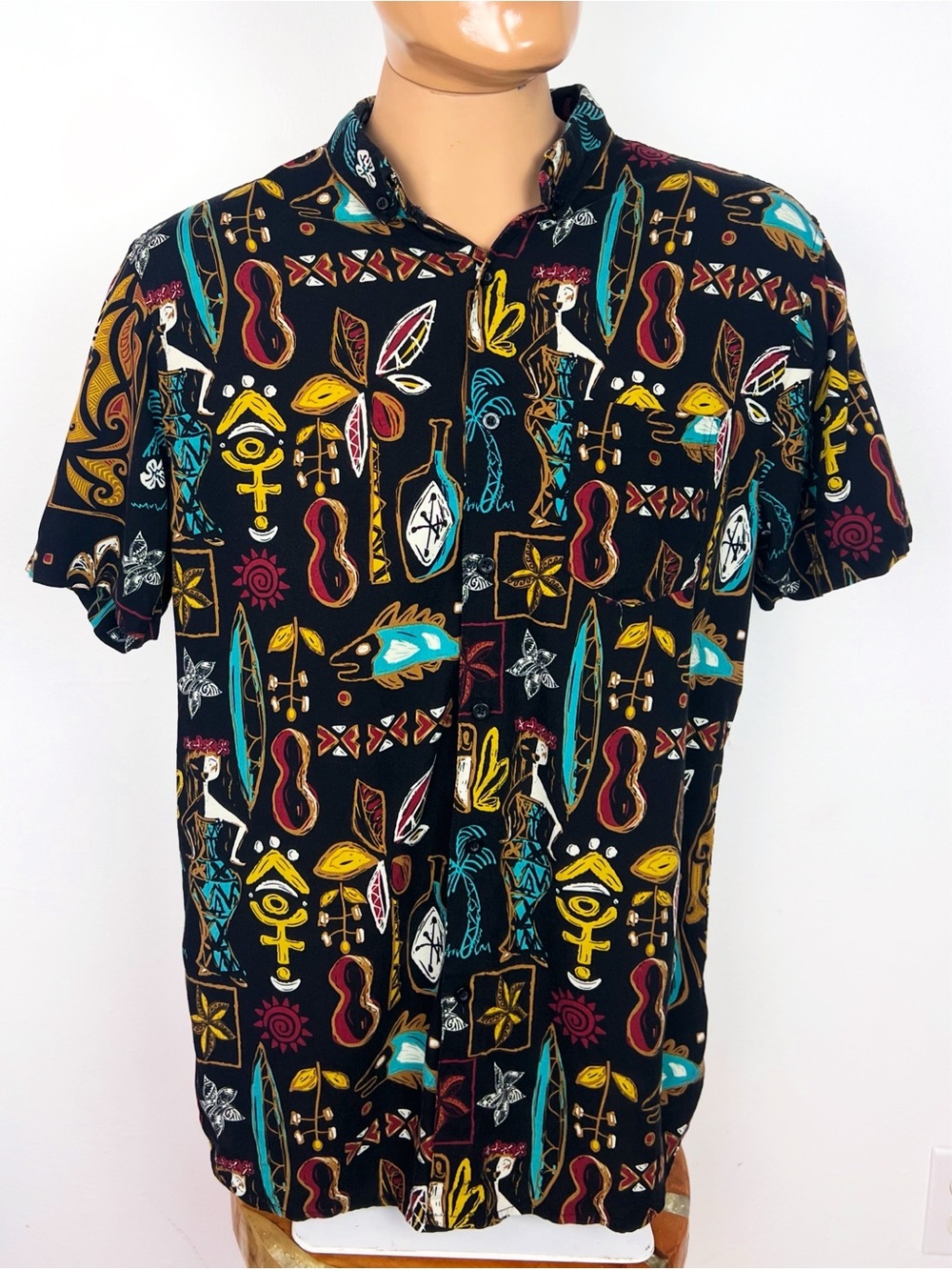HULA GAL Black Rayon Molokai Men's Aloha Black Short-Sleeve Button-Up Shirt L